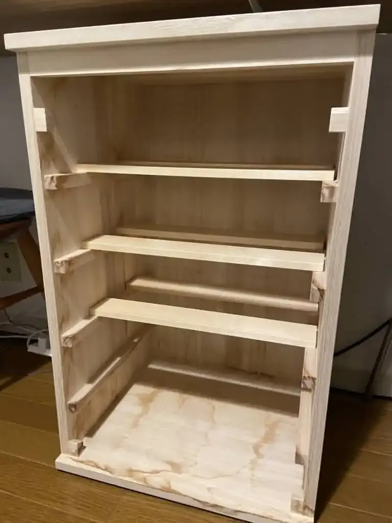 Le muro, armoire de bois où la laque durcit